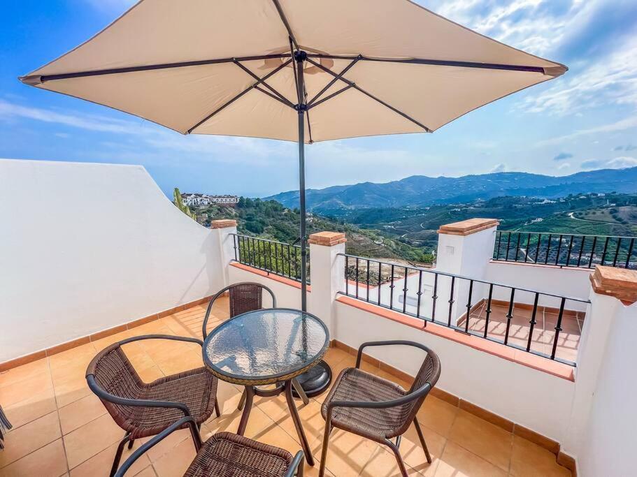 Modern 2 Bed Apartment With Pool In Frigiliana Esterno foto