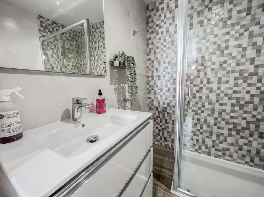 Modern 2 Bed Apartment With Pool In Frigiliana Esterno foto